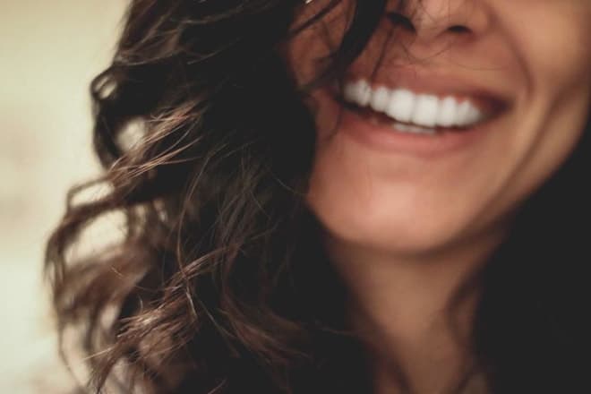 Teeth-Bleaching-and-Laser-Teeth-Whitening-min